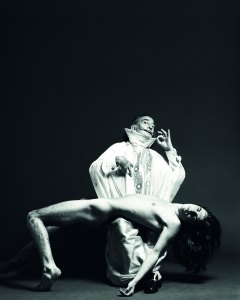 Dalí retratat per Antoni Bernad (1974).