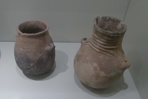 Vasos amb anses del neolític.