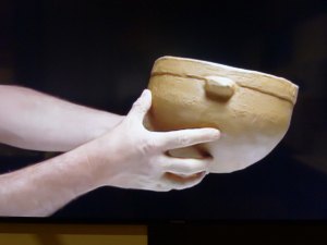 Imatge del vídeo d'elaboració de ceràmica.