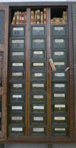 Interior de l'armari-arxiu.