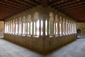 Dues de les ales del claustre.