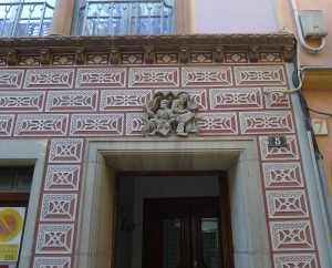 Can Macip o casa Folguera. Detall de la façana.