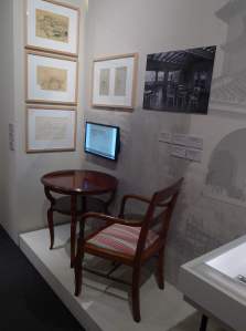 Exposició. Mobles de l'hostal.