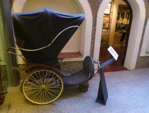 Carret adaptat per ser tirat per un poni. (ca. 1910).