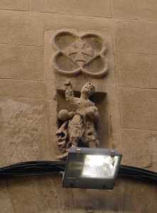 Cal Dordas, antiga Pia Almoina. Detall a la façana.