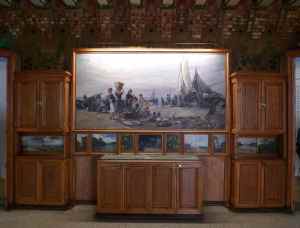 Moble dissenyat per Gaudí al menjador.