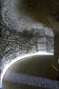 Zona utilitzada com a celler, al costat de la base de la torre Sobirana. Foto JAF.