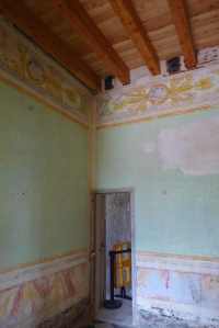 Habitació amb restes de pintures. Foto JAF.