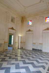 Una de les sales nobles al primer pis. Foto JAF.