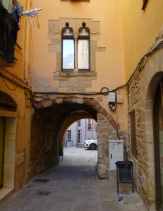 Arc entre el carrer de Sant Joan i la plaça del Bo Bo. Foto JAF.