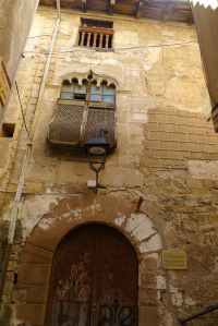 Porta de can Cavaller pel carrer de Sant Joan. Foto JAF.