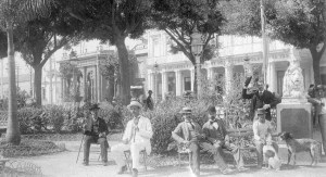 El passeig Prado a l'Havana cap el 1887. (José Gómez de la Carrera).