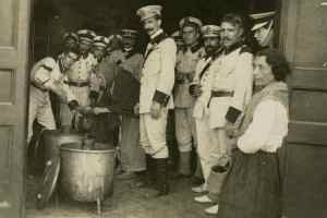 Repartiment de menjar. Foto Merletti