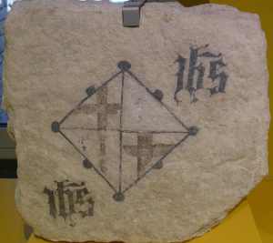 Escut de Barcelona sobre un carreu del convent de Santa Caterina. S XIV.